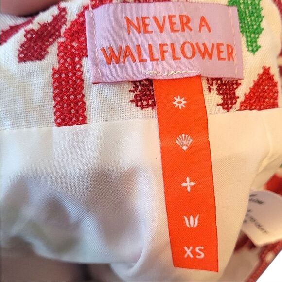 Never A Wallflower Women's White Floral Embroidered Ruffle Skirt Size XS - Picture 3 of 5